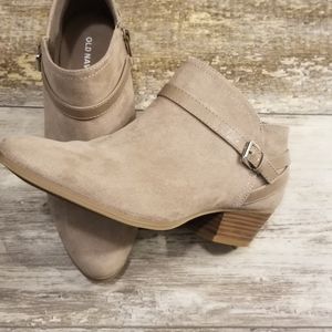 Size 7 Old Navy Women's Ankle Booties Worn once